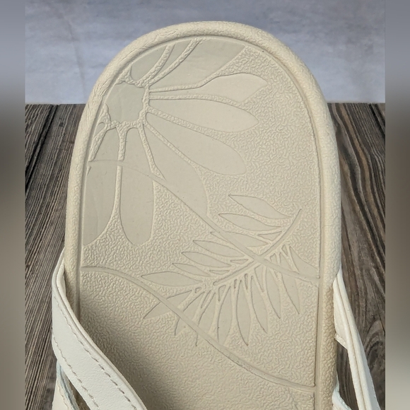 Haolira Size 40 Cream Flip Flops With Studs - Picture 2 of 13